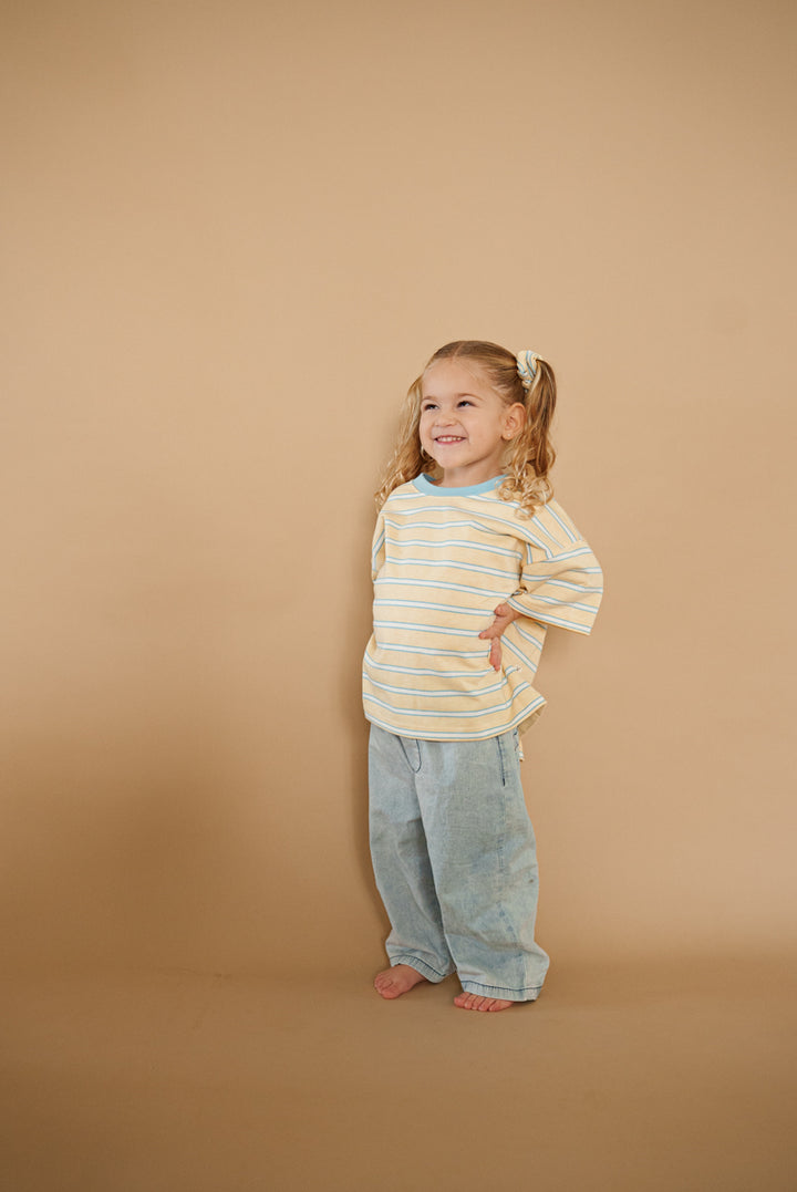 Oversized T-Shirt - Banana Stripe lifestyle