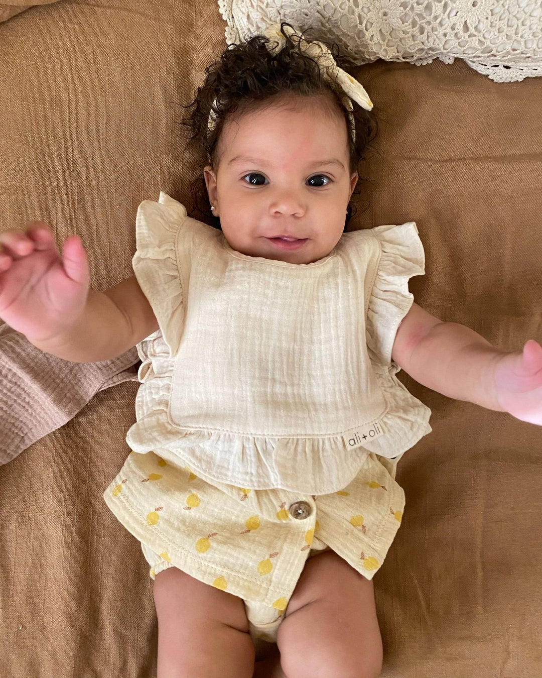 Muslin Cotton Ruffle Baby Bib (Ivory) - shopatlasgrey